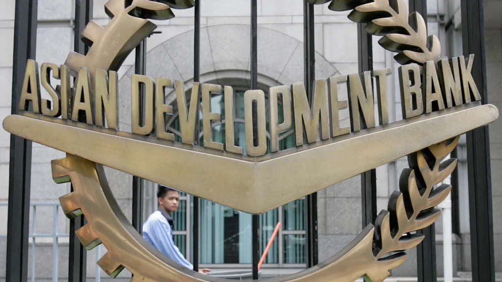 ADB forecasts Pakistan's recovery but stresses on reforms - UTV Pakistan